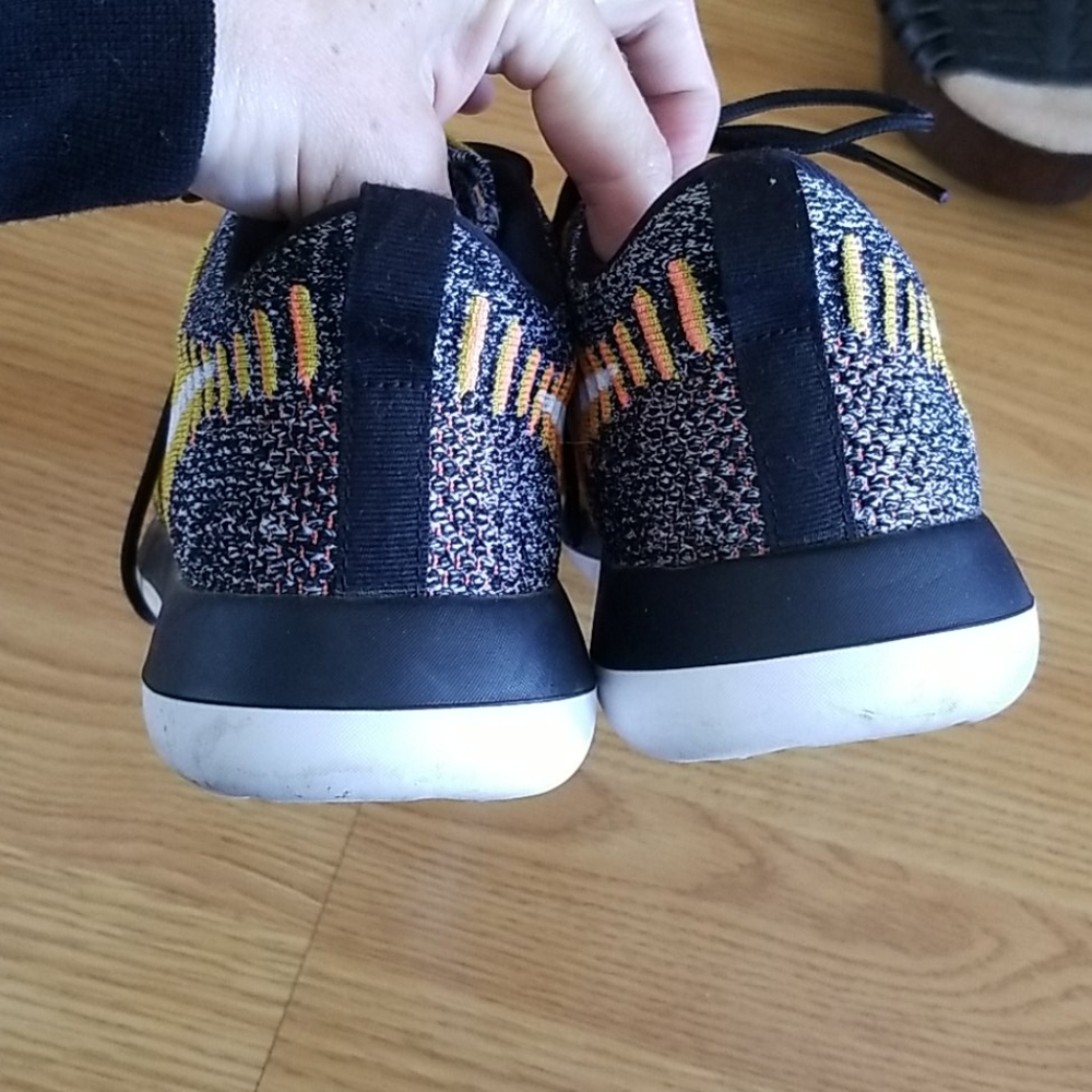Nikes - Picture 3 of 3